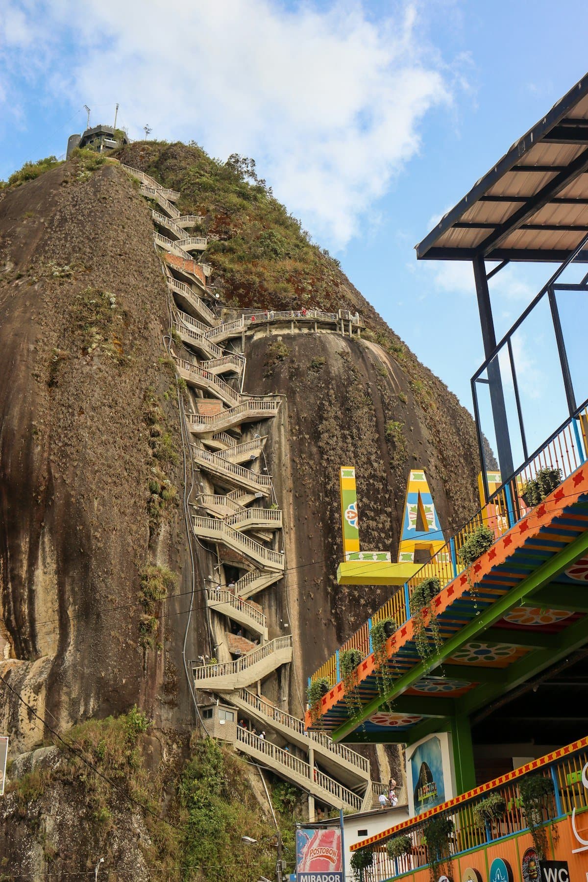 City tour + Comuna 13 + Guatapé (2 días)
