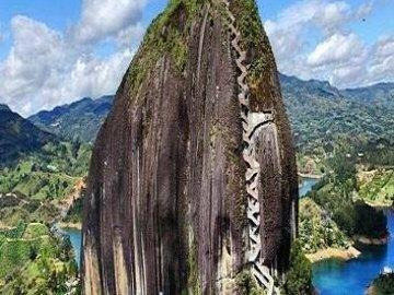 City tour + Comuna 13 + Guatapé (2 días)