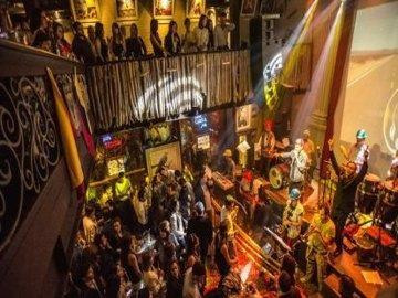 Noche de Fiesta en Gaira Café