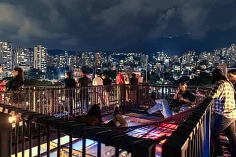 Rooftop Bar Crawl 3